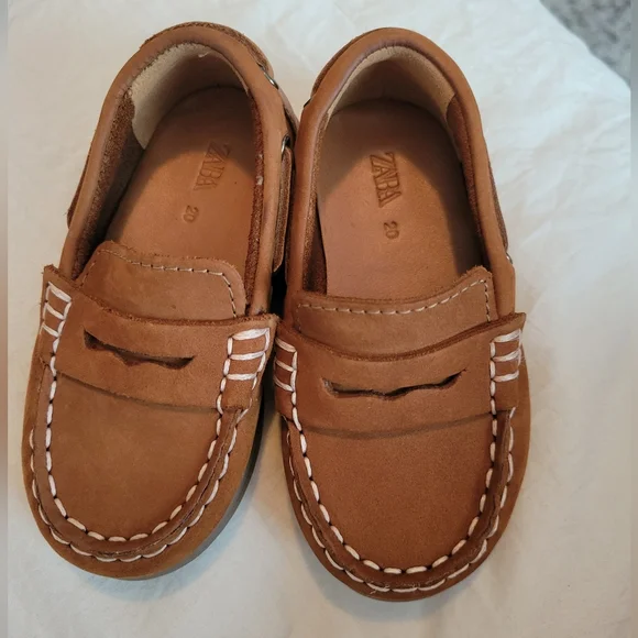 Zara Shoes Euc Zara Cowhide Leather Loafers With A Split